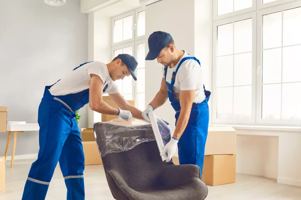 furniture movers in Dubai dismantling bed