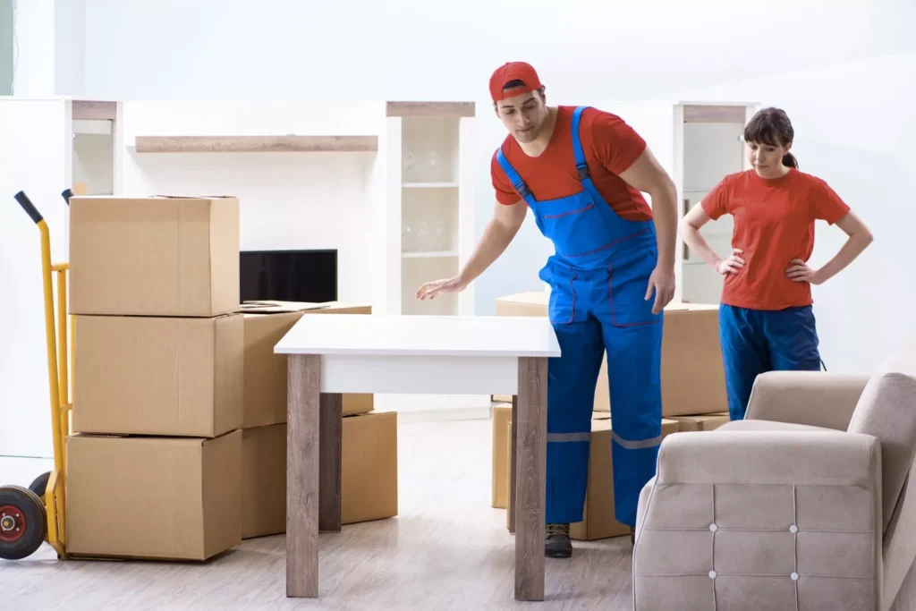 movers and packers in Dubai handling fragile items